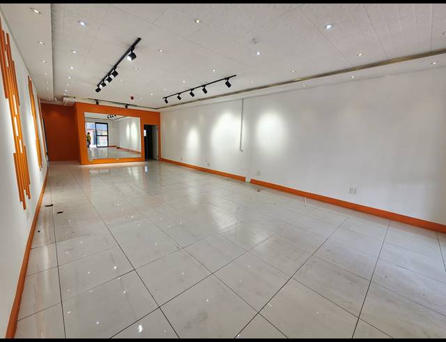 121M² RETAIL TO LET IN ROOIHUISKRAAL